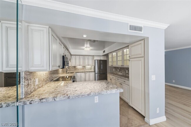 Building Photo - 205 E Harmon Ave