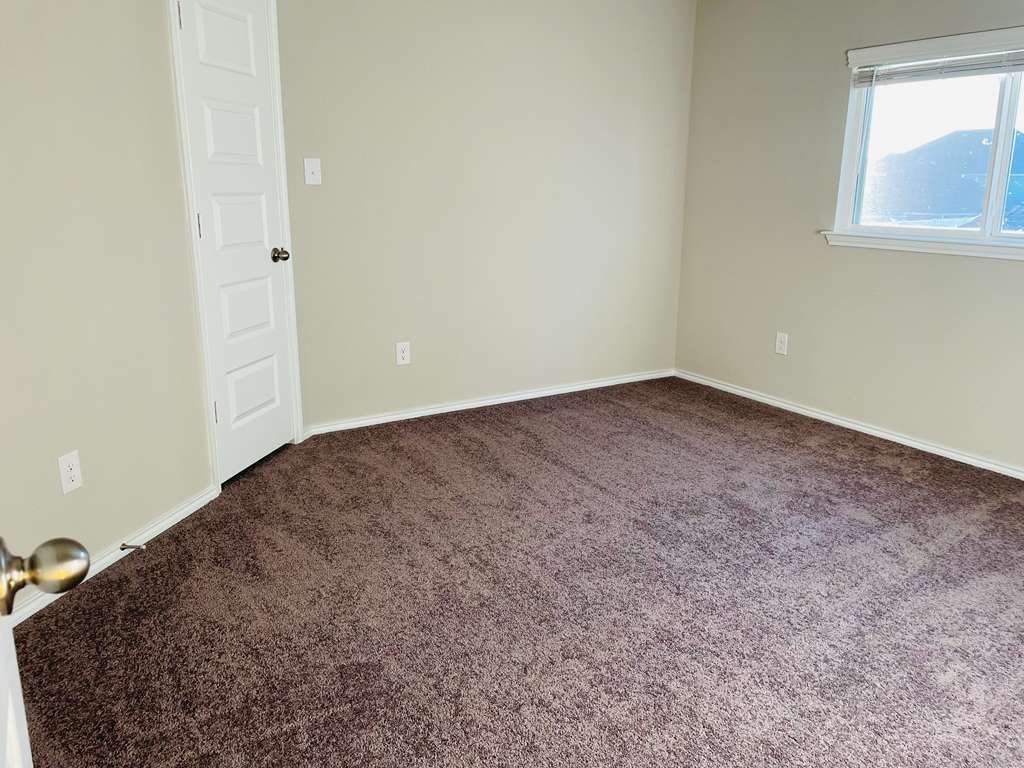 Building Photo - 10032 Adams Ln