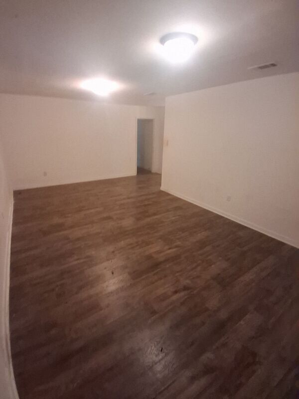 Building Photo - 3058 Woodside Dr