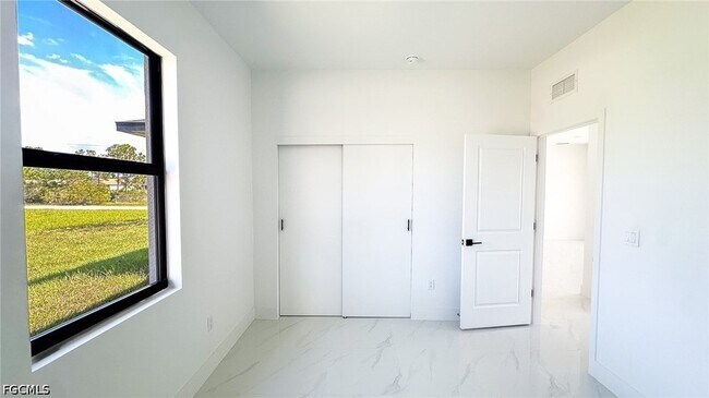 Building Photo - 721 Bering Ave S