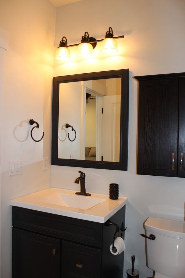 Building Photo - Furnished Studio Near Old Mill - Utilities Included