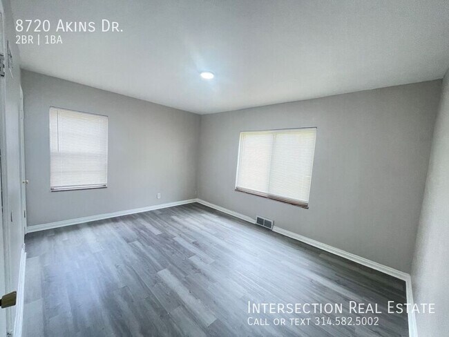 Building Photo - 8720 Akins Dr