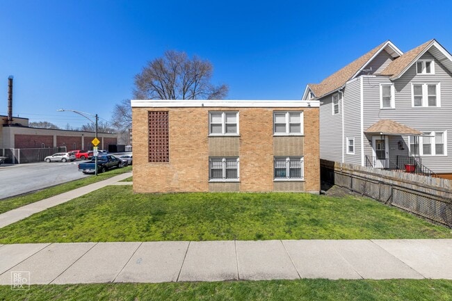 Building Photo - 2920-2922 E 90th St Chicago, IL 60617