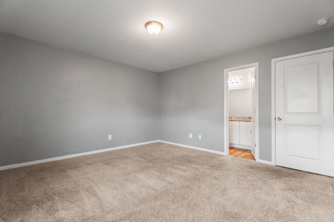 Building Photo - Your next home is waiting!