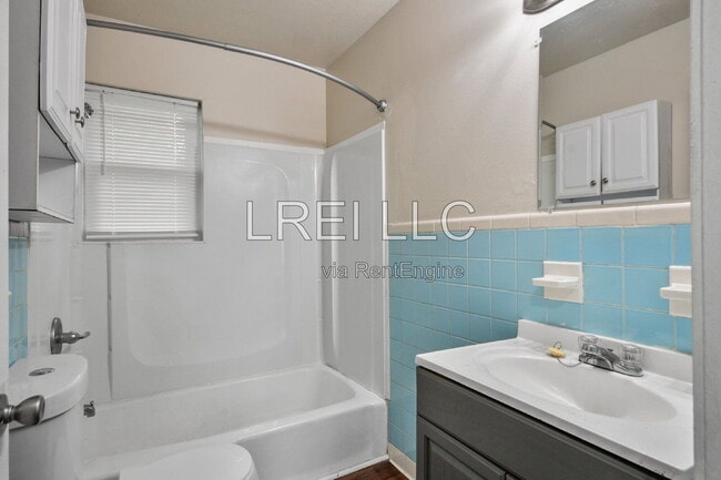Building Photo - 5112 Valiant Dr