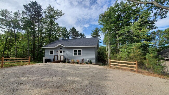 Building Photo - Tranquil Waters - Furnished Monthly Rental