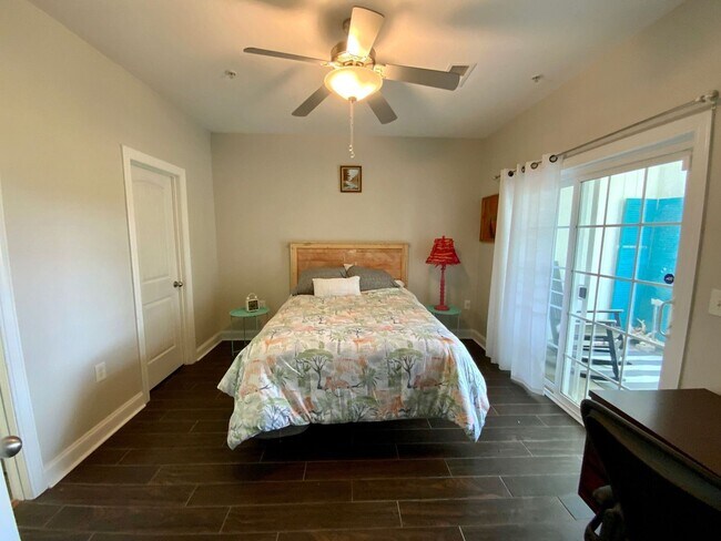 Building Photo - Furnished 3 bedroom 3 bath Condo - Flexible Term lease - Topsail Landing Community