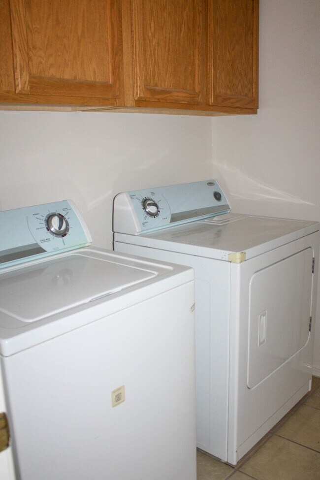 Building Photo - PRICED TO RENT QUICKLY !!