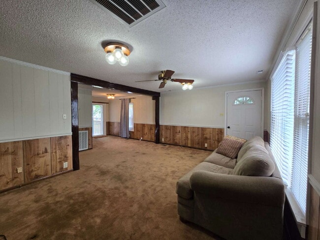 Building Photo - 844 Old Church Rd