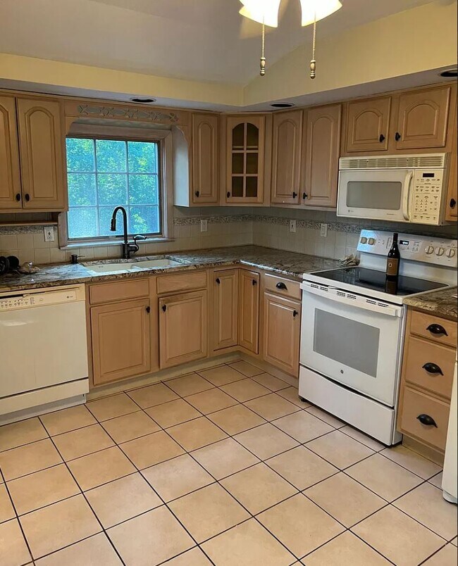 Building Photo - 304 Hewlett Ave