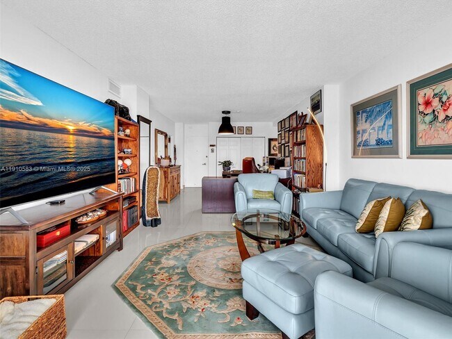 Building Photo - 300 Bayview Dr