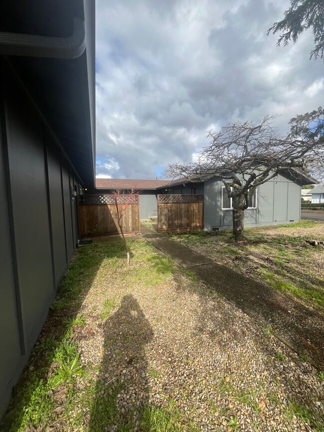 Building Photo - Newly renovated 2 Bedroom home in Hayden Bridge!!!