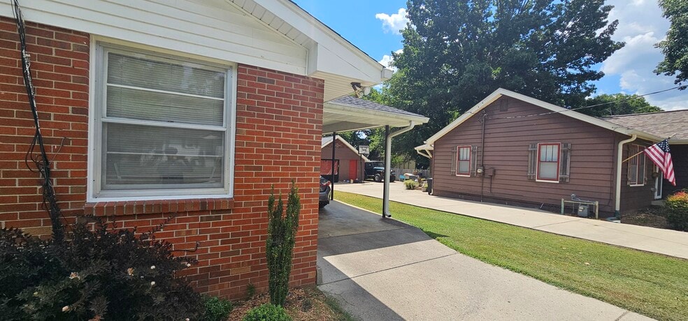 Building Photo - 203 Nokes Dr