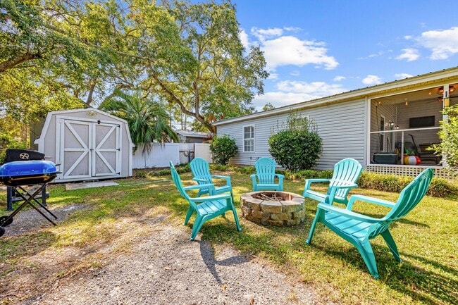 Building Photo - SNOWBIRD RENTAL- 4 blocks 2 Sea & Fire Pit