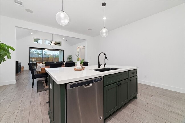 Building Photo - 28266 Emerald Bnd