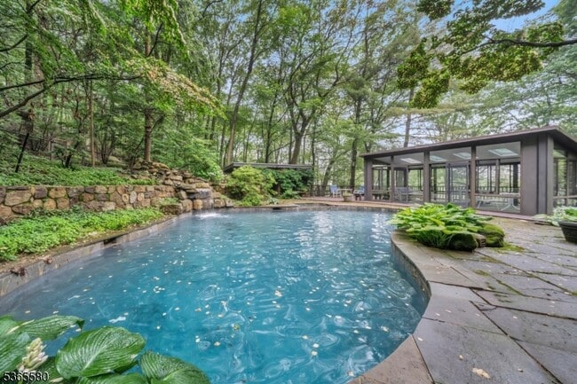 Building Photo - 37 Lenape Dr