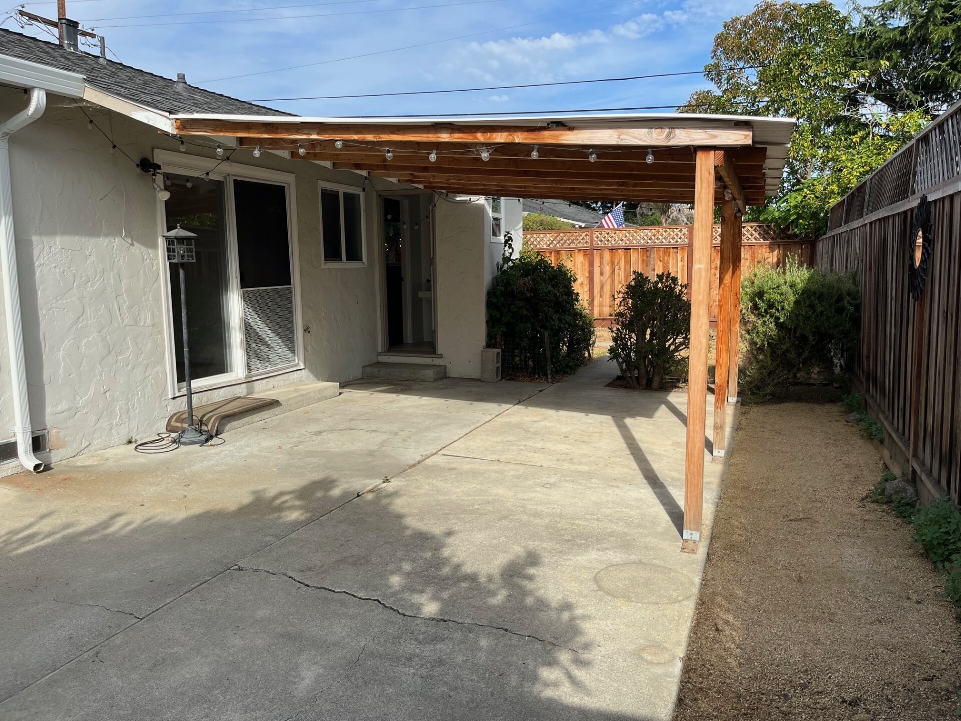Building Photo - 527 Tyrella Ave