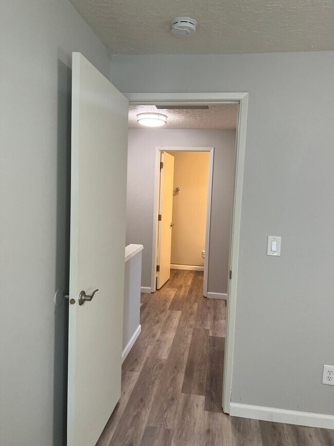 Building Photo - SHOWING TODAY - VIEW LISTING for 360° IMAG...