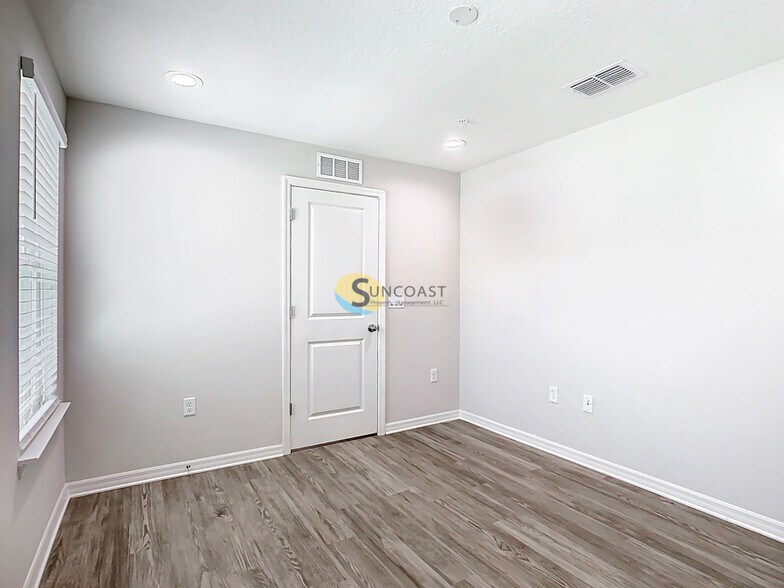 Building Photo - 3821 SW 43rd Ct