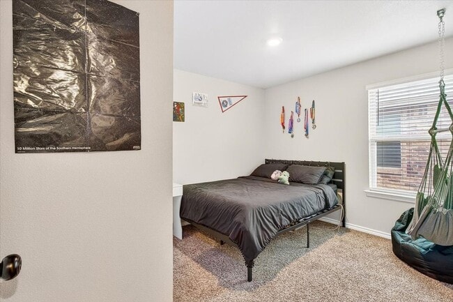 Building Photo - 8121 Cattlemen Dr