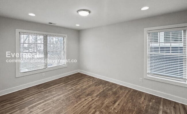 Building Photo - 4 Bed/2.5 Bath Home with Garage / Pet-Friendly / Available Now!