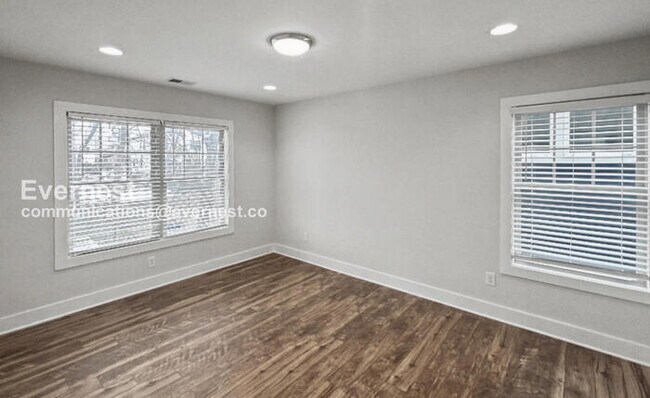 Building Photo - 736 29th Ave N