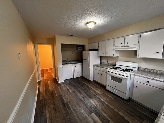 Building Photo - Apartment for Rent