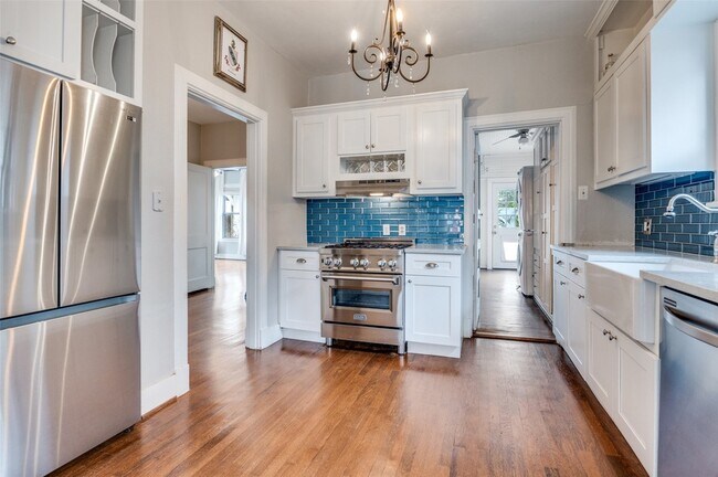 Building Photo - 5146 Goodwin Ave