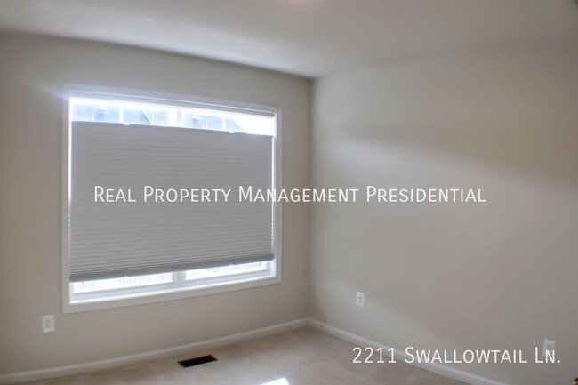 Building Photo - 2211 Swallowtail Ln