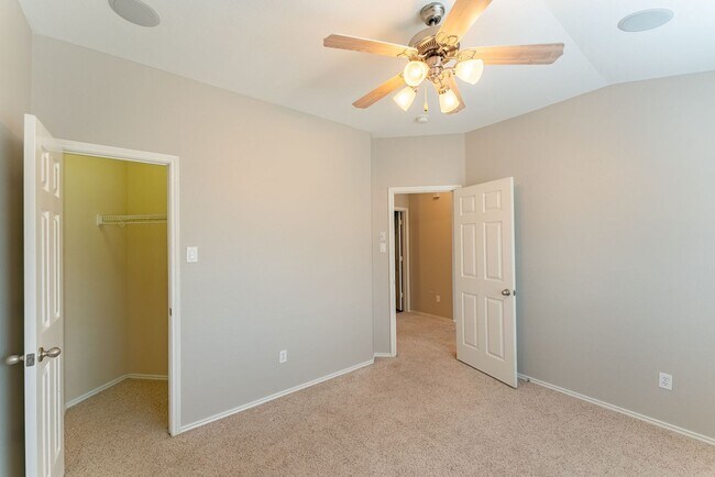 Building Photo - Stunning North-Austin  2/2.5 Home