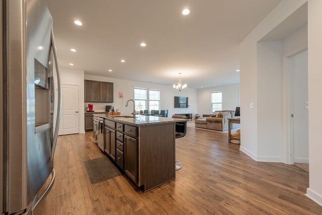 Building Photo - Modern Home with Open Floor Plan in Blacks...