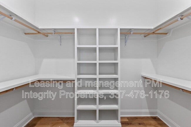 Building Photo - 107 Prague Ave