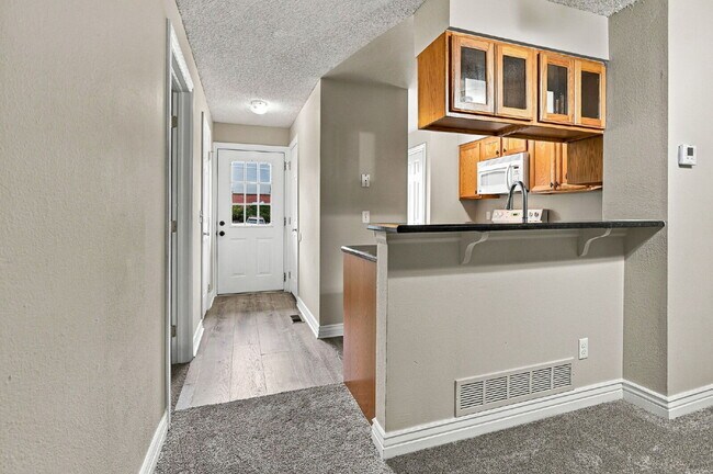 Building Photo - 3-Bedroom Louisville Townhome with Finished Basement