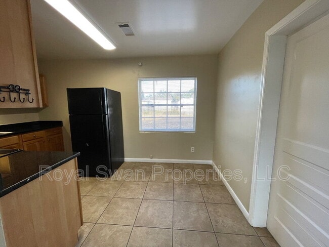 Building Photo - 1036 Woodland Ave