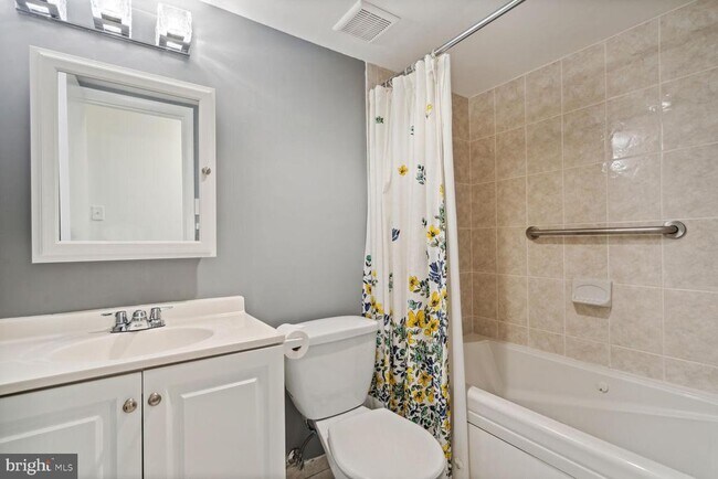 Building Photo - 3326 Woodburn Village Dr