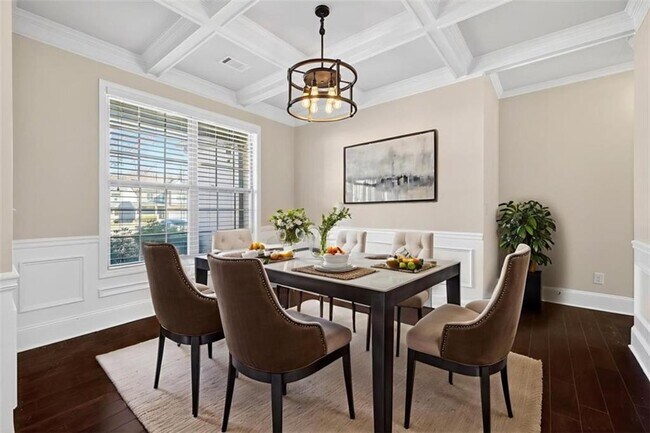 Building Photo - 2430 Fair Oaks Way