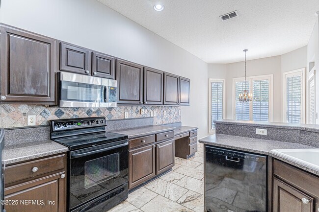 Building Photo - 12160 Basalt Dr S