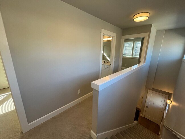 Building Photo - Stand Alone Home w/ Detached Garage and ADU
