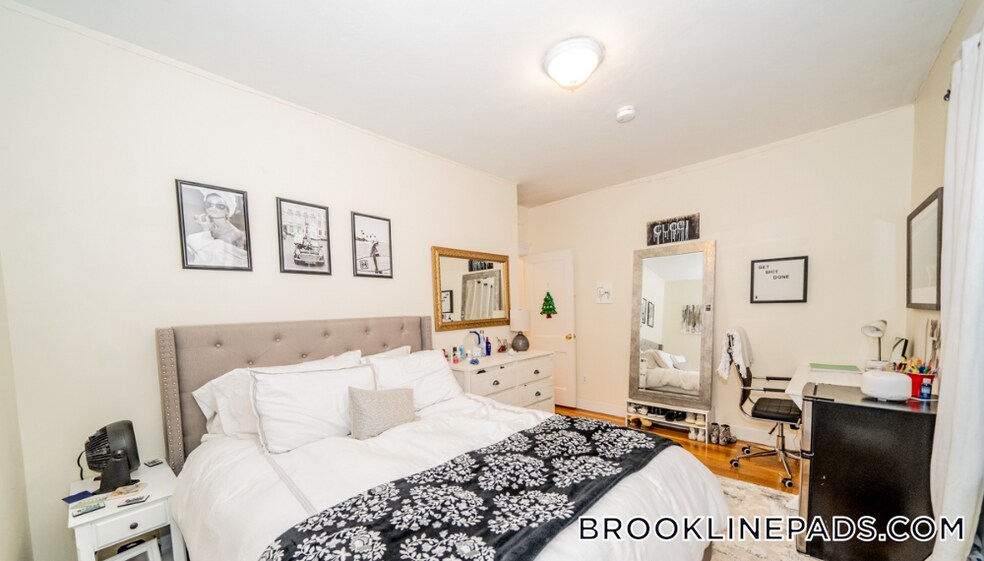 Building Photo - 81 Gibbs St