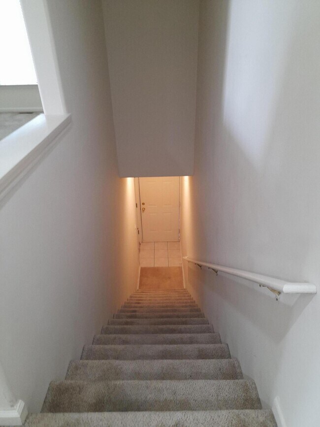 Building Photo - 5812 Acorn Ln