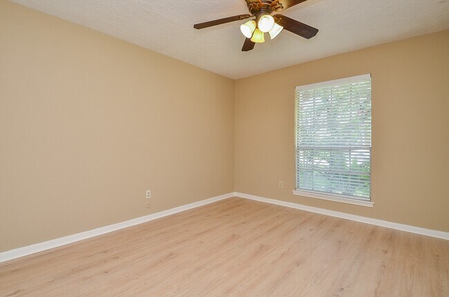Building Photo - 2554 Hodges Bend Cir