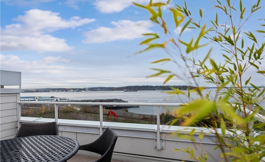 Building Photo - 3028 Western Ave