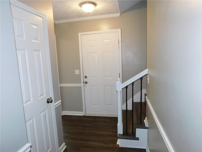 Building Photo - 2775 New S Dr