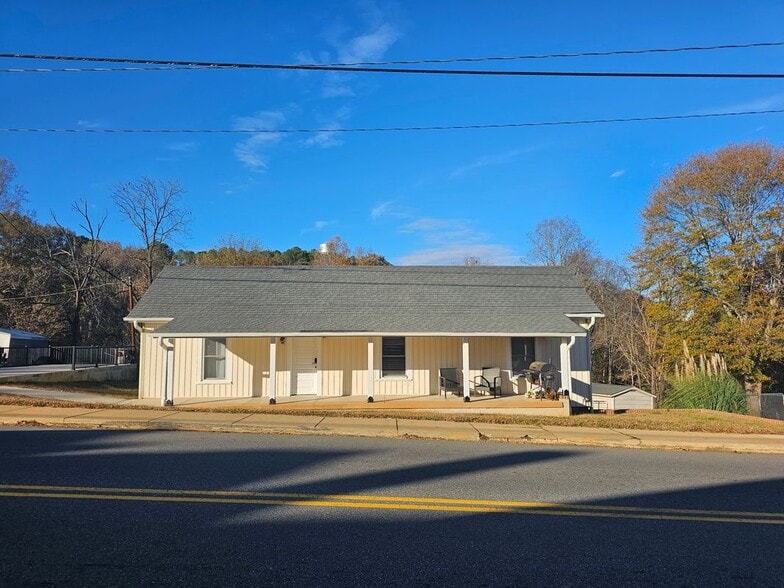 Primary Photo - 208 W Main St