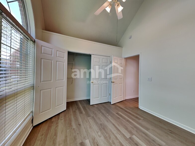 Building Photo - 614 Worthington Pl