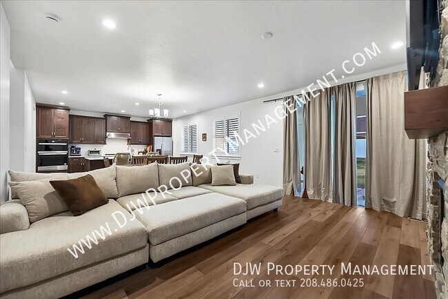 Building Photo - 14588 Cooper Sunrise Dr