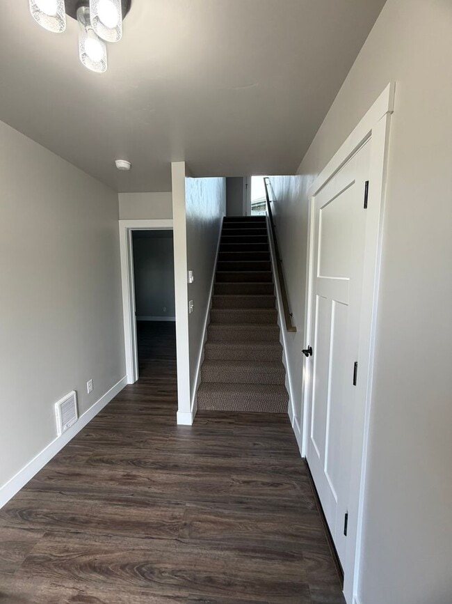 Building Photo - 119 Saddle Loop