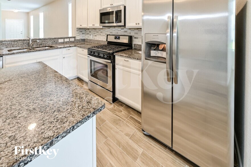 Building Photo - 2722 Skyview Long Dr