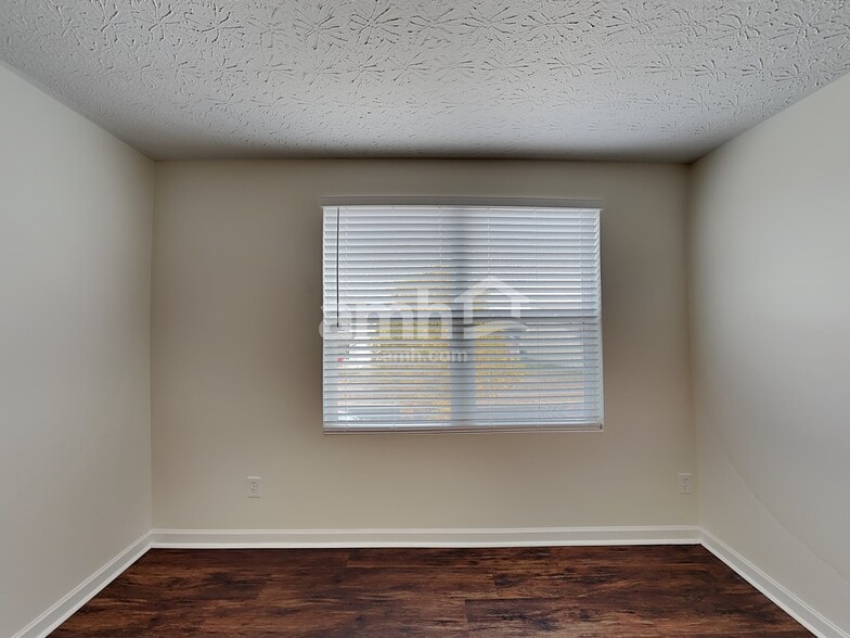 Building Photo - 1395 Ithaca Dr