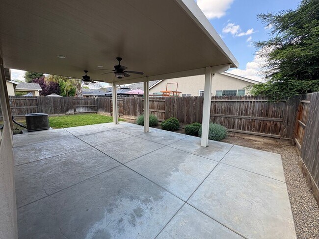 Building Photo - SE Visalia home coming soon!